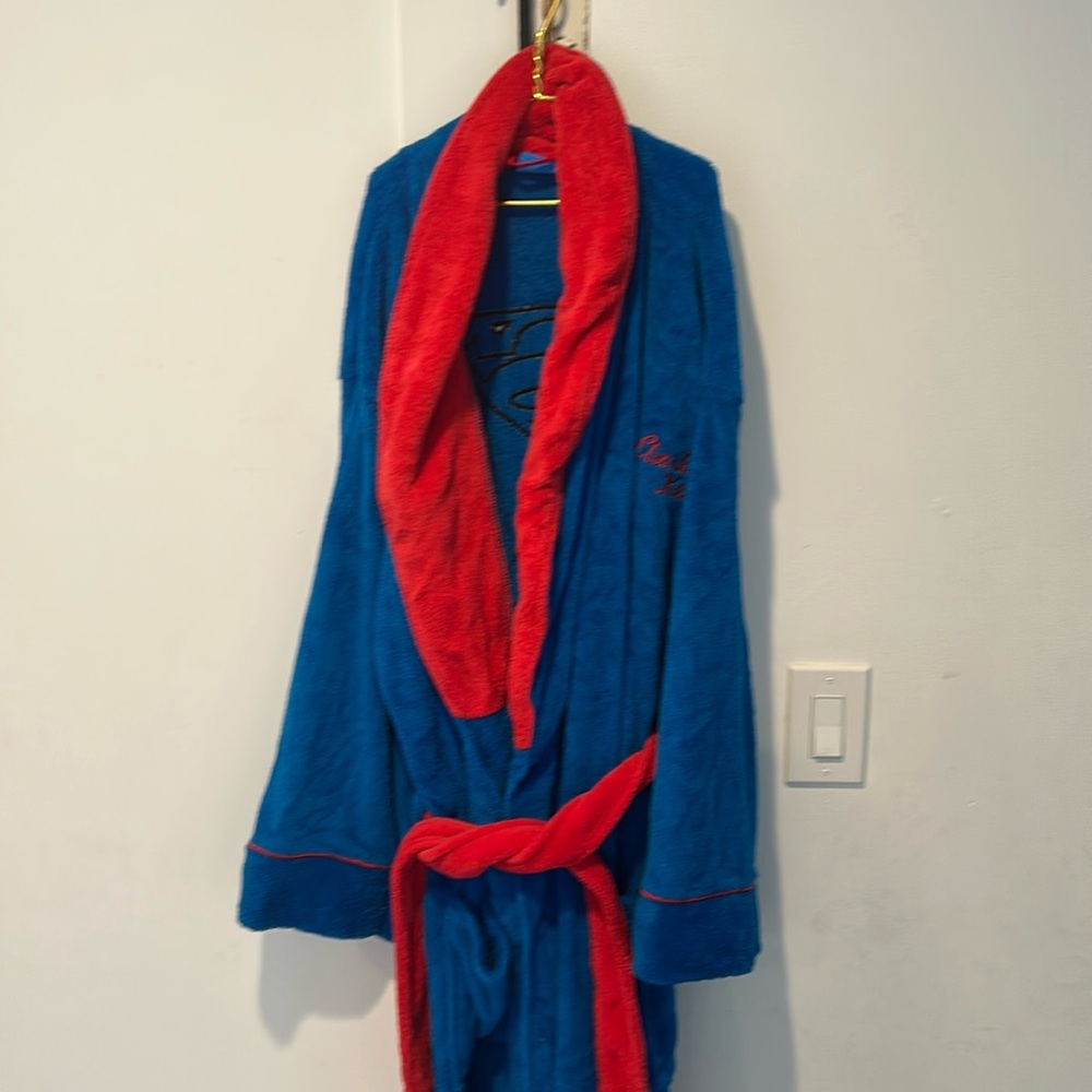 Superman men’s plush robe one size fits all closest to xl